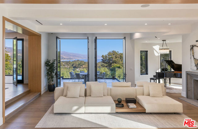 7052 Dume Drive, Malibu CA: https://media.crmls.org/mediaz/d80c1693-d8b6-4ddf-abb8-4744a223f0c9.jpg
