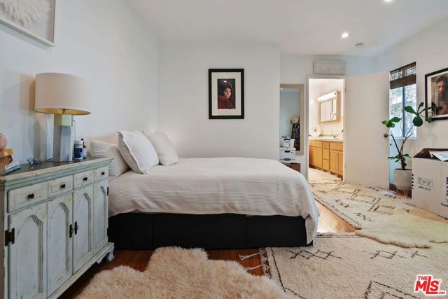 2702 11th Street, Santa Monica CA: https://media.crmls.org/mediaz/d80c54bc-56f9-4ac4-a514-eff4d0c99a09.jpg