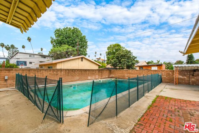 7231 Vanalden Avenue, Reseda CA: https://media.crmls.org/mediaz/d80cc707-d0d9-4cdb-8709-4e05f50f91e1.jpg