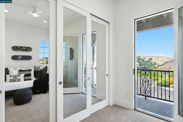 22 W Hill Way, Orinda CA: https://media.crmls.org/mediaz/d80d0c2d-99bd-45fc-b71a-832816f120cf.jpg