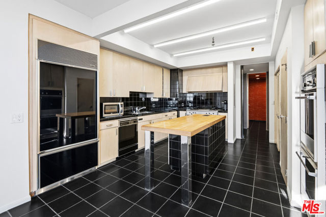 10430 Wilshire Boulevard, 1505 photo 16