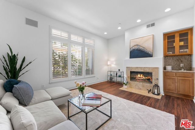 11840 Rowles Court, Los Angeles CA: https://media.crmls.org/mediaz/d80e4529-2a0c-4086-9729-5fd94c550002.jpg