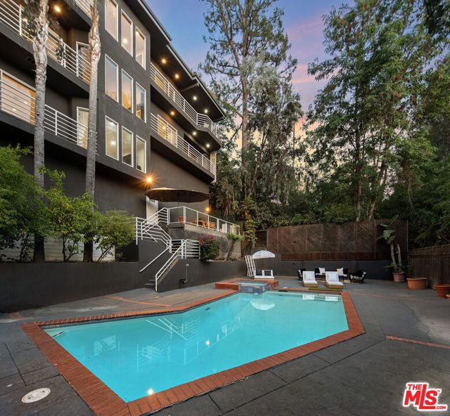 3275 N Knoll Drive, Los Angeles CA: https://media.crmls.org/mediaz/d80efe96-e6af-4d6a-b854-644ce73ed497.jpg