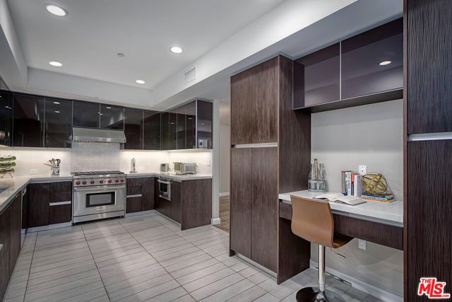 Drew Fenton | 441 S Barrington Avenue Los Angeles CA | MLS: 7091568