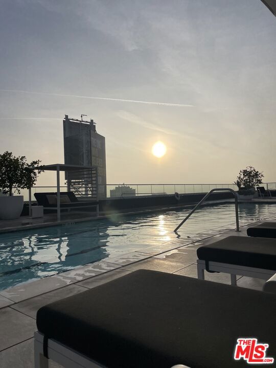 https://media.crmls.org/mediaz/d80feba5-9152-4efc-b103-2e5d66a1f927.jpg?preset=X-Large