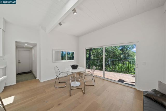 233 Melody Ln, Orinda CA: https://media.crmls.org/mediaz/d8102835-60a9-4519-92de-0bf4b774f226.jpg
