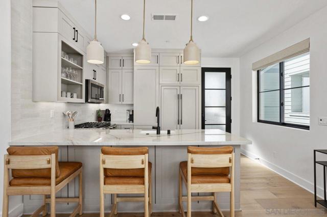 1136 Molara Lane, Encinitas CA: https://media.crmls.org/mediaz/d8107abd-623c-4fa6-a8a9-1cb1d464dc5c.jpg