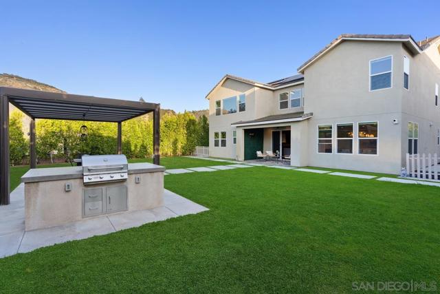 2807 California Poppy Street, Escondido CA: https://media.crmls.org/mediaz/d81085b7-b597-4a94-a2f5-899a6117e890.jpg