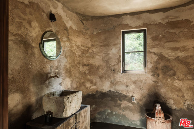 225 Powderhorn Ranch Road, Topanga CA: https://media.crmls.org/mediaz/d8109ff8-a2f3-4e2d-8e4a-4c35750c13bb.jpg