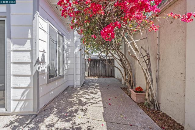 6453 Potrero Dr, Newark CA: https://media.crmls.org/mediaz/d810a8c1-60d0-47d2-936f-2413765a5e73.jpg