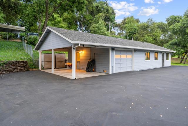 18301 Idylwild Road, Los Gatos CA: https://media.crmls.org/mediaz/d810ae22-93e0-4284-9305-55fbcdde4549.jpg