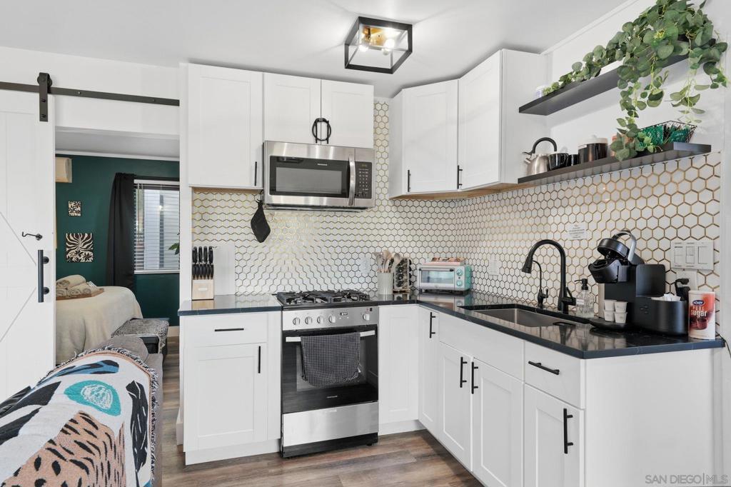 2585 J Street - photo 8