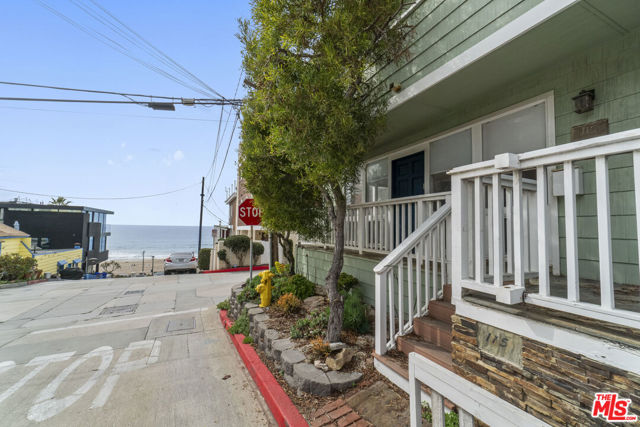 115 44th Street, Manhattan Beach CA: https://media.crmls.org/mediaz/d81194b6-6031-4d96-8c64-a4d144dbdd8c.jpg