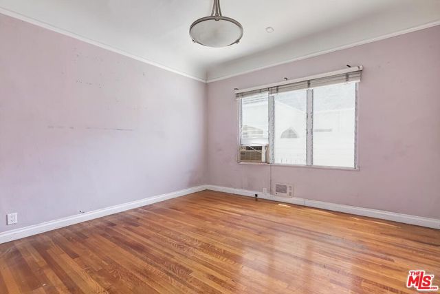 217 S Le Doux Road, Beverly Hills CA: https://media.crmls.org/mediaz/d8119b1f-a0c9-484a-a987-c9cb1df1a2a2.jpg