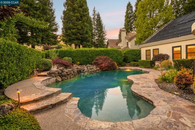 3284 Blackhawk Meadow Dr, Danville CA: https://media.crmls.org/mediaz/d811d6ed-f89e-48e8-8313-041334f1e23f.jpg