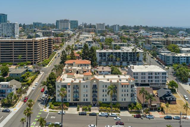 2445 Brant St, San Diego CA: https://media.crmls.org/mediaz/d811e879-2750-4b0b-b438-24fe0a7657f6.jpg