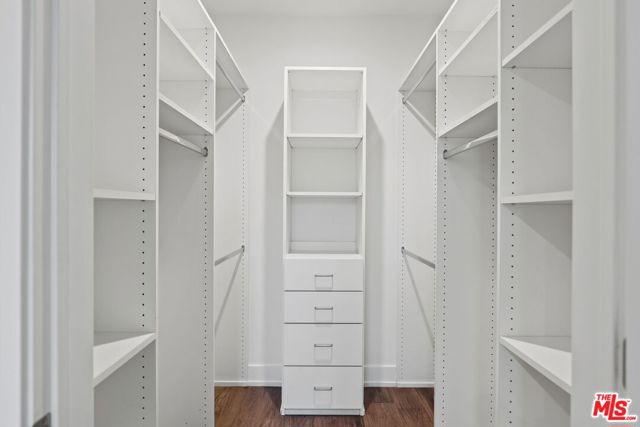 129 Kings, Los Angeles CA: https://media.crmls.org/mediaz/d8122238-4d76-4875-b33d-8af56f501a6a.jpg