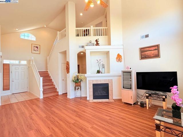 1322 Emerson Dr, Pittsburg CA: https://media.crmls.org/mediaz/d812d055-0785-4e77-a5d3-91e6dc02f39b.jpg