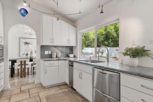 17274 Verdes Robles, Los Gatos CA: https://media.crmls.org/mediaz/d812d779-5d89-41a2-ae6a-92b6babaebf0.jpg