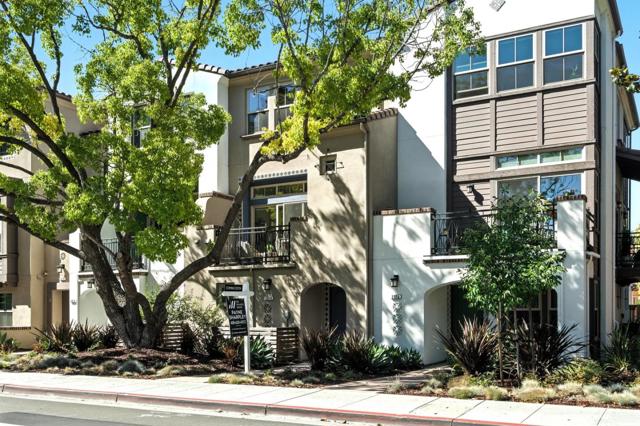 2014 W Middlefield Road, Mountain View CA: https://media.crmls.org/mediaz/d8131390-e39d-4326-a3cd-1c0bf46527f6.jpg