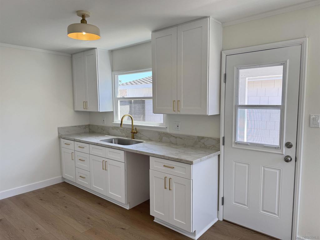 1011 Knowles Ave. - photo 6