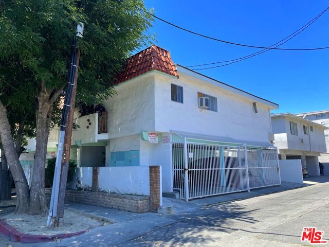 19103 Sherman Way, Reseda CA: https://media.crmls.org/mediaz/d813e521-94d2-4f98-9881-c11e78b304c8.jpg