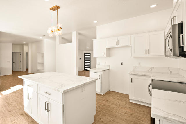 62851 Aberdeen Drive, Joshua Tree CA: https://media.crmls.org/mediaz/d8147115-108d-463f-84de-a27bed00c33c.jpg