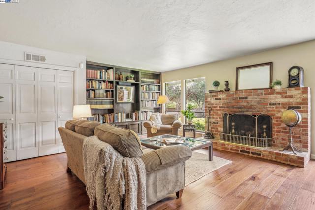 419 Burkhard Rd, Patterson CA: https://media.crmls.org/mediaz/d814a53f-9e2b-47ff-9a46-6aa7ab38fcb2.jpg