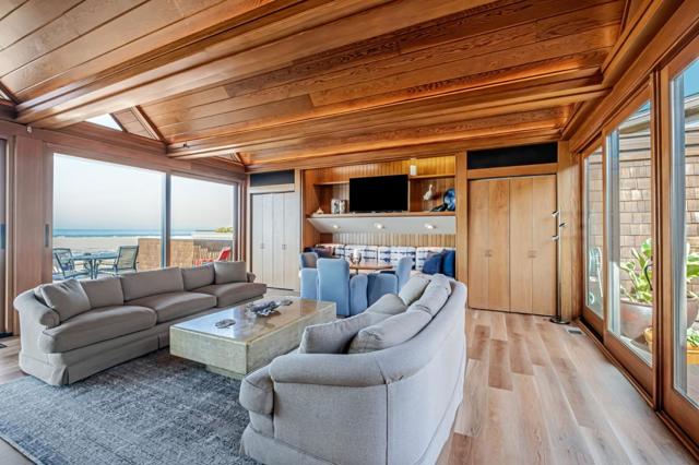 547 Beach Drive, Aptos CA: https://media.crmls.org/mediaz/d814af60-7e4e-41e6-904d-2f6c5e4e2cee.jpg