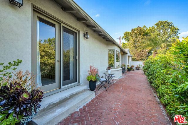 10321 Rochester Avenue, Los Angeles CA: https://media.crmls.org/mediaz/d814d02a-70b7-42b4-8564-3356699b77f9.jpg