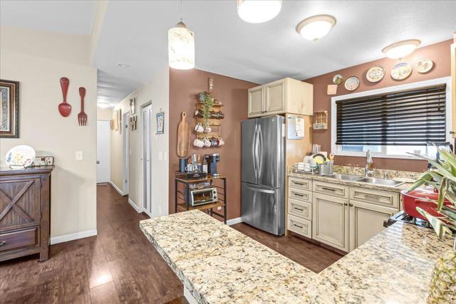 20 Russell Rd Street, Salinas CA: https://media.crmls.org/mediaz/d8152a55-3430-48dc-aee3-99e685c12a91.jpg