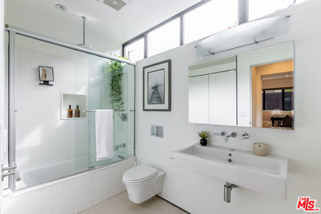 520 Broadway Street, Venice CA: https://media.crmls.org/mediaz/d8158b35-de86-4122-b435-0a7ca1e0e21b.jpg