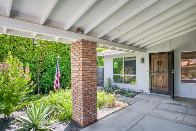 77145 Calle Durango, La Quinta CA: https://media.crmls.org/mediaz/d815a0f1-90c7-4a80-b70c-2f04c6569367.jpg