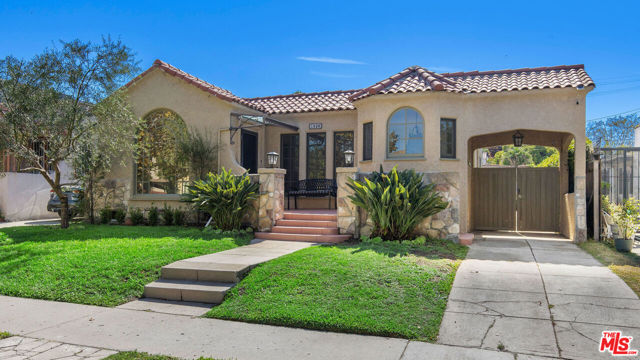 1628 Sycamore Avenue, Los Angeles, California 90019, 2 Bedrooms Bedrooms, ,1 BathroomBathrooms,Single Family Residence,For Sale,Sycamore,24372563