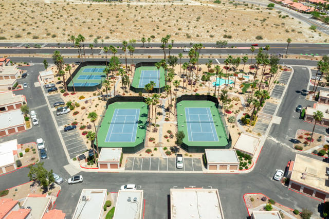 78337 Scarlet Court, La Quinta CA: https://media.crmls.org/mediaz/d8160b6e-0787-4075-99f3-e8d6e91a5518.jpg