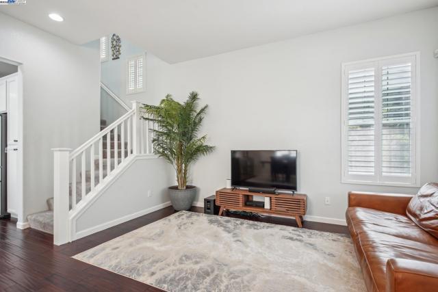 Image 4 of 39 For 5783 Shadow Hill Dr