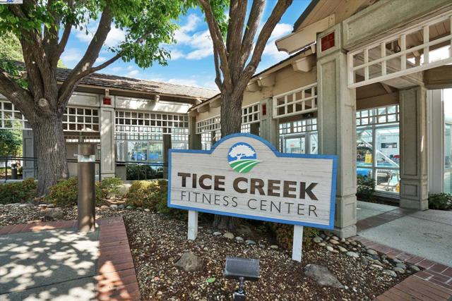 2841 Ptarmigan Dr, Walnut Creek CA: https://media.crmls.org/mediaz/d8168d3d-9cec-4e1e-be88-6de139fe1539.jpg