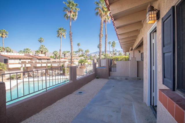46395 Ryway Place, Palm Desert CA: https://media.crmls.org/mediaz/d817b46b-5c1c-4021-b07c-c67b40b11967.jpg