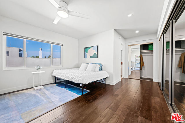 4800 La Villa Marina, Marina del Rey CA: https://media.crmls.org/mediaz/d81808a9-5a3a-4dd3-9175-7d407adc33c9.jpg