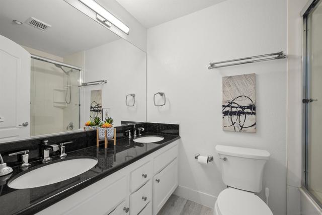 1501 India St, San Diego CA: https://media.crmls.org/mediaz/d8188e8d-bbbf-4000-bcb6-a208417ba602.jpg