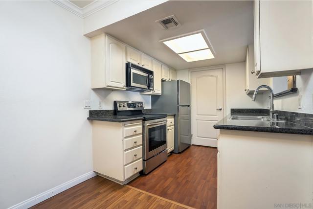 12015 Alta Carmel Ct, San Diego CA: https://media.crmls.org/mediaz/d8189661-7f3f-4e56-b326-bd546e3effd7.jpg