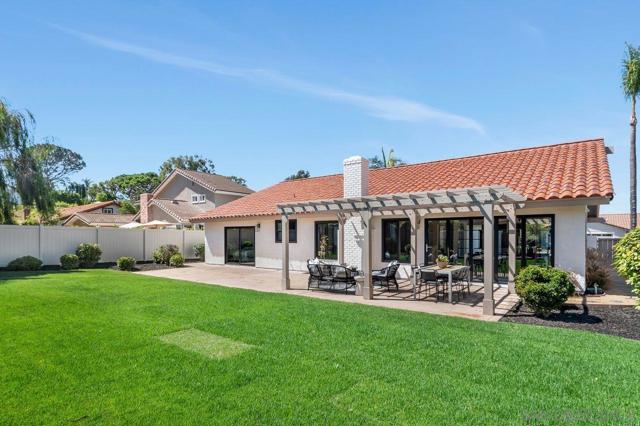 1127 Santa Rufina Court, Solana Beach CA: https://media.crmls.org/mediaz/d818e6a1-55fb-48b6-a2b4-e8d71fe30713.jpg