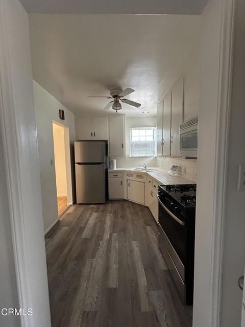 15051 Germain Street, Mission Hills CA: https://media.crmls.org/mediaz/d8190d40-916d-4bd2-b64d-3e026937b8d9.jpg