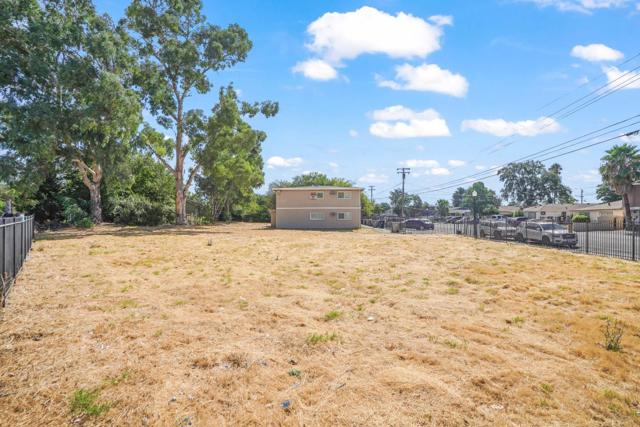 Image 14 of 23 For 717 Lampasas Avenue