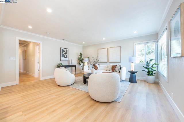 963 Douglas Dr, San Leandro CA: https://media.crmls.org/mediaz/d8194bbb-bf3f-4914-ac1d-1a21299cb627.jpg