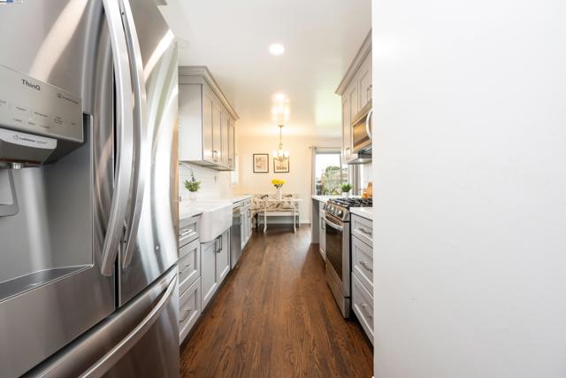 1338 Thais Ln, Hayward CA: https://media.crmls.org/mediaz/d819dc22-afcd-4bc9-9119-dd532a4ef656.jpg