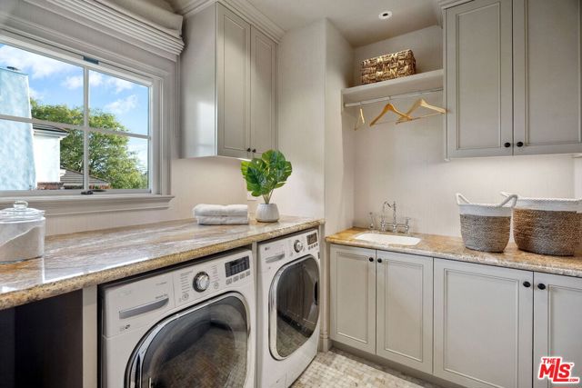 6882 Arizona Avenue, Los Angeles CA: https://media.crmls.org/mediaz/d81a25b9-8574-467e-a3d1-81c4aa7a6f08.jpg