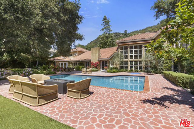 3265 Mandeville Canyon Road, Los Angeles CA: https://media.crmls.org/mediaz/d81b0118-f04e-4548-9f8f-76a1a933db4e.jpg