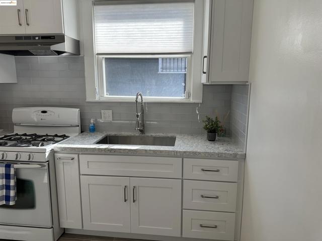 1937 87th Avenue, Oakland CA: https://media.crmls.org/mediaz/d81bc950-04ae-4eaa-a646-b8db5203b08e.jpg