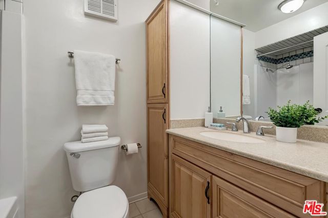 421 S La Fayette Park Place, Los Angeles CA: https://media.crmls.org/mediaz/d81bfeef-df95-4756-8547-250b4805da09.jpg